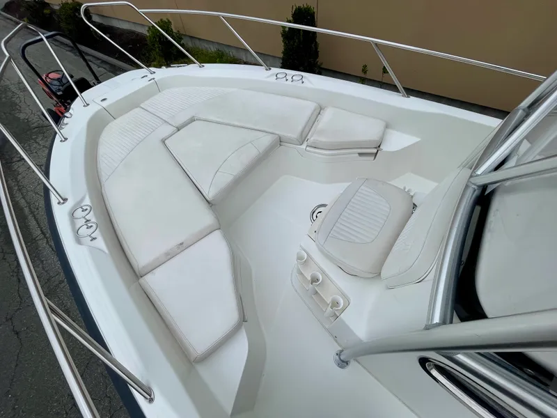 Slide: The Image of Boston Whaler 230 DAUNTLESS 2013 - 14