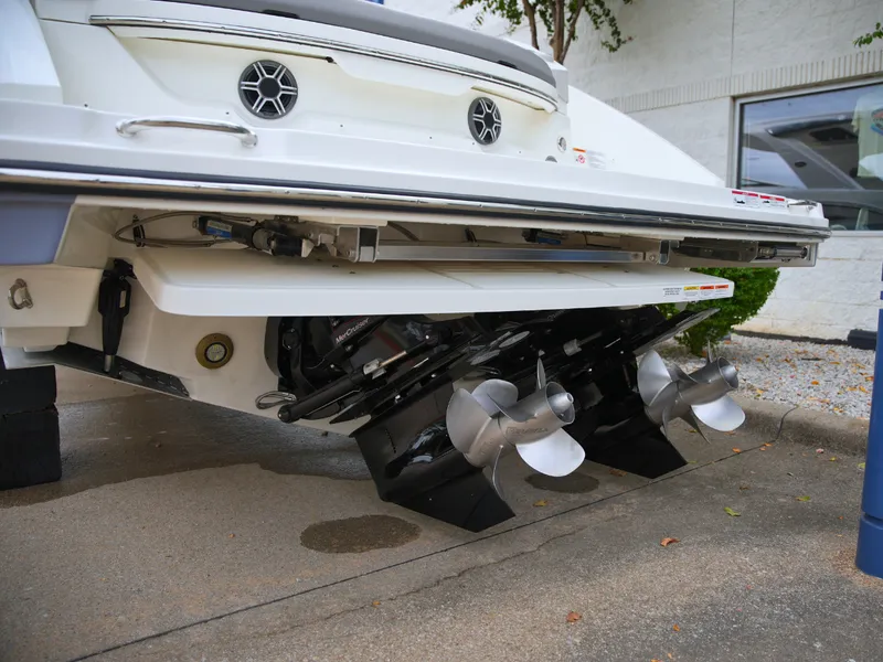 Slide: The Image of Sea Ray SLX 310 2027 - 4