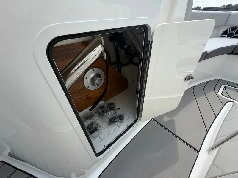Slide: The Image of Sea Ray SDX 230 Surf 2026 - 35