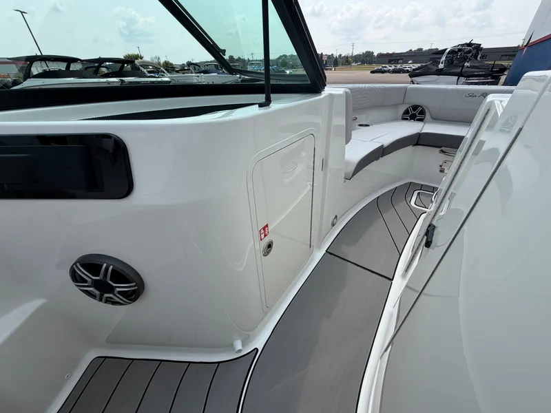 Slide: The Image of Sea Ray SDX 230 Surf 2026 - 34