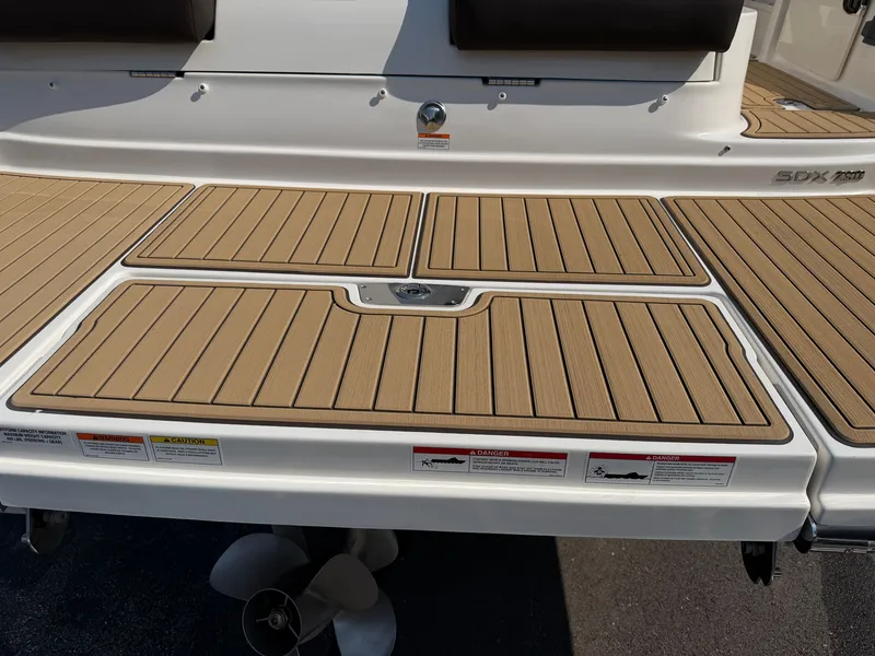 Slide: The Image of Sea Ray SDX 290 2026 - 22