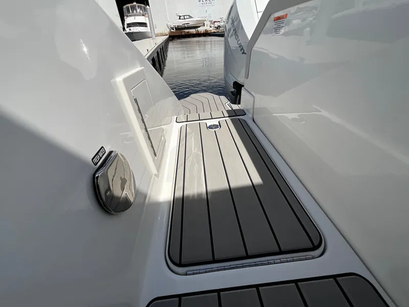 Slide: The Image of Sea Ray SLX 310 Outboard 2027 - 6