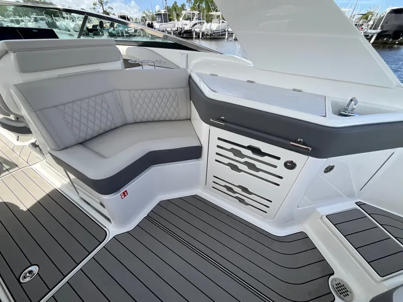 Slide: The Image of Sea Ray SLX 310 Outboard 2027 - 10
