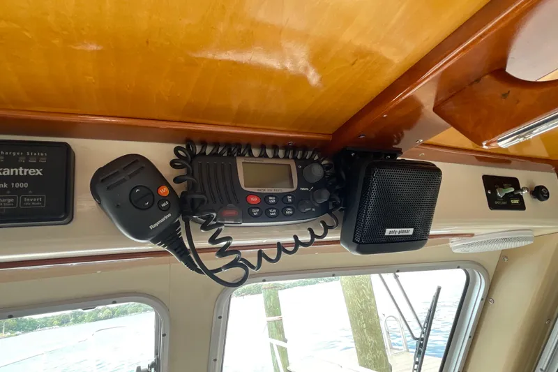 Slide: The Image of Interior of 2005 Fox Island Thirty Sedan Cruiser with radio and speaker system. - 13