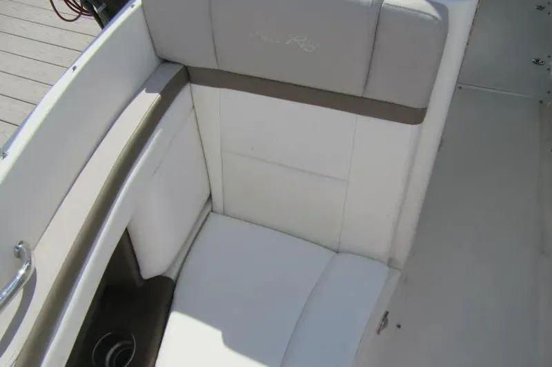 Slide: The Image of White seating area on a 2011 Sea Ray SLX 250 boat. - 17