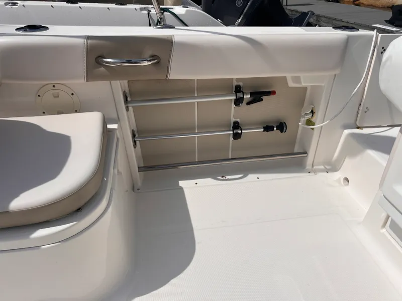 Slide: The Image of Robalo R227 2017 - 22