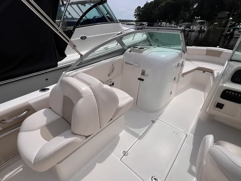 Slide: The Image of Robalo R227 2017 - 30