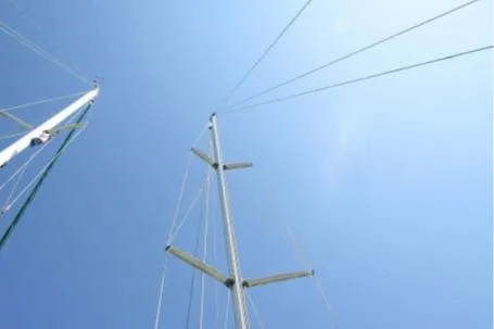 Slide: The Image of Mast of a 1993 Beneteau Oceanis 370 sailboat against a clear blue sky. - 9