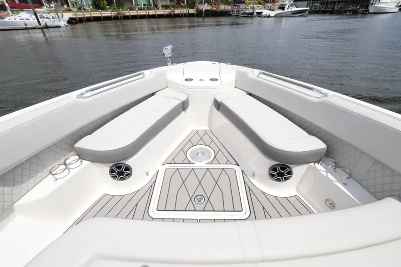Slide: The Image of Sea Ray SLX 400 Outboard 2026 - 59