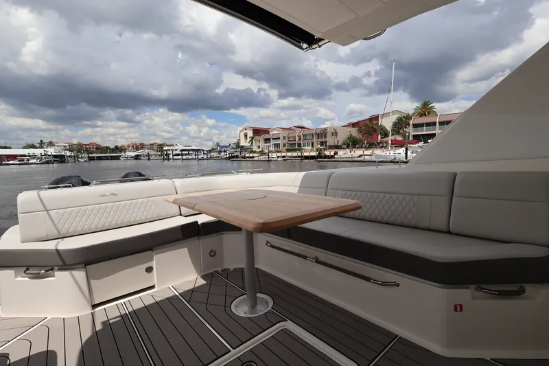 Slide: The Image of Sea Ray SLX 400 Outboard 2026 - 27