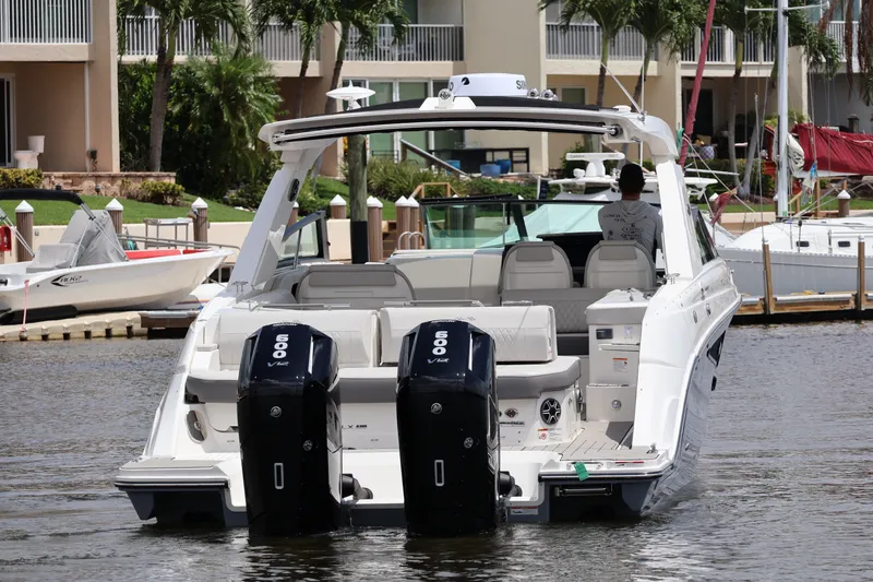 Slide: The Image of Sea Ray SLX 400 Outboard 2026 - 13