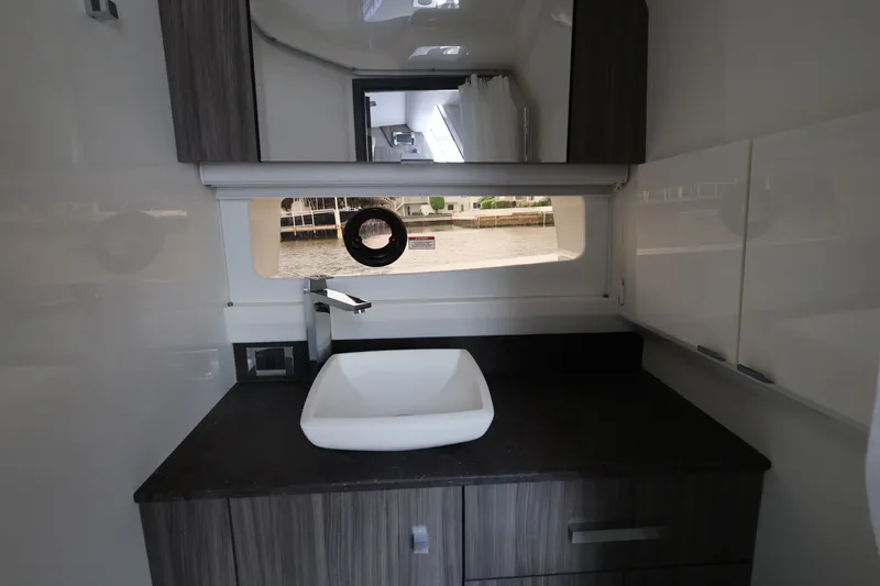 Slide: The Image of Sea Ray SLX 400 Outboard 2026 - 54