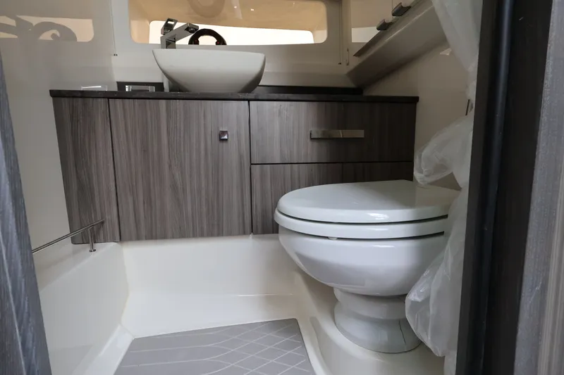 Slide: The Image of Sea Ray SLX 400 Outboard 2026 - 53