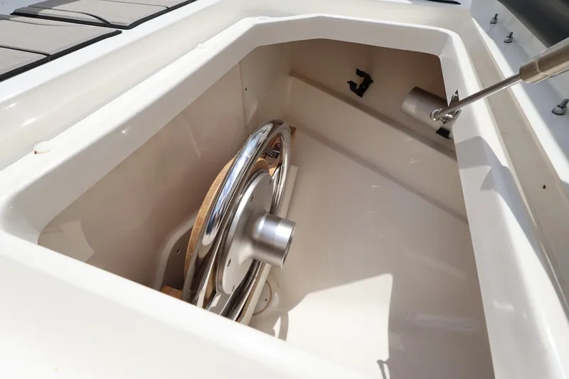 Slide: The Image of Sea Ray SLX 400 Outboard 2026 - 62