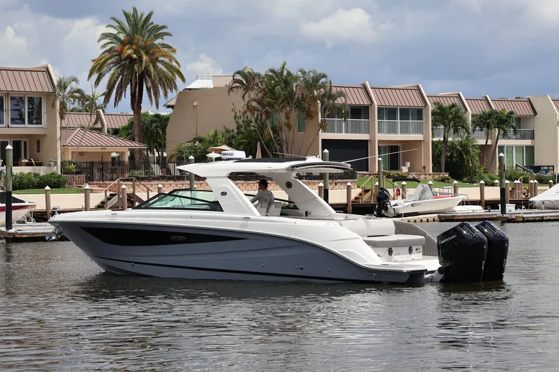 Slide: The Image of Sea Ray SLX 400 Outboard 2026 - 20