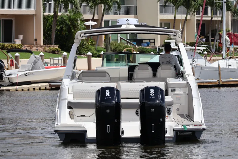 Slide: The Image of Sea Ray SLX 400 Outboard 2026 - 16
