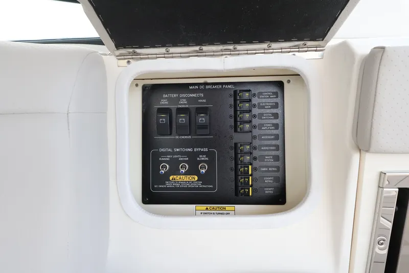 Slide: The Image of Sea Ray SLX 400 Outboard 2026 - 64