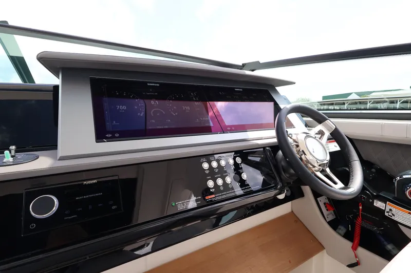 Slide: The Image of Sea Ray SLX 400 Outboard 2026 - 43