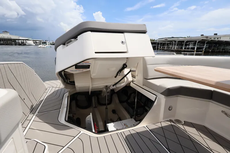 Slide: The Image of Sea Ray SLX 400 Outboard 2026 - 65