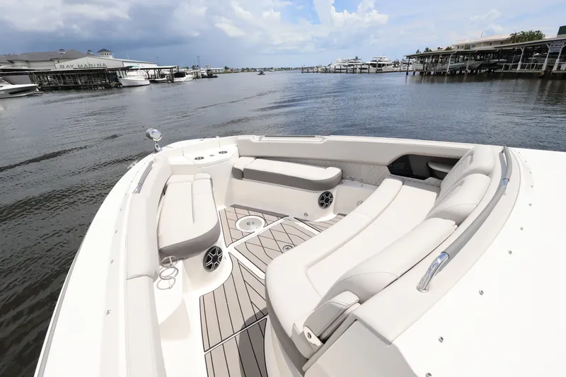 Slide: The Image of Sea Ray SLX 400 Outboard 2026 - 58
