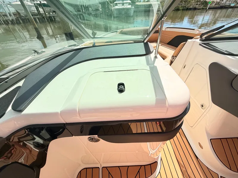 Slide: The Image of Sea Ray SLX 260 Outboard 2027 - 50