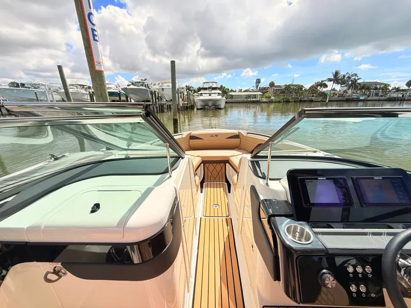 Slide: The Image of Sea Ray SLX 260 Outboard 2027 - 55