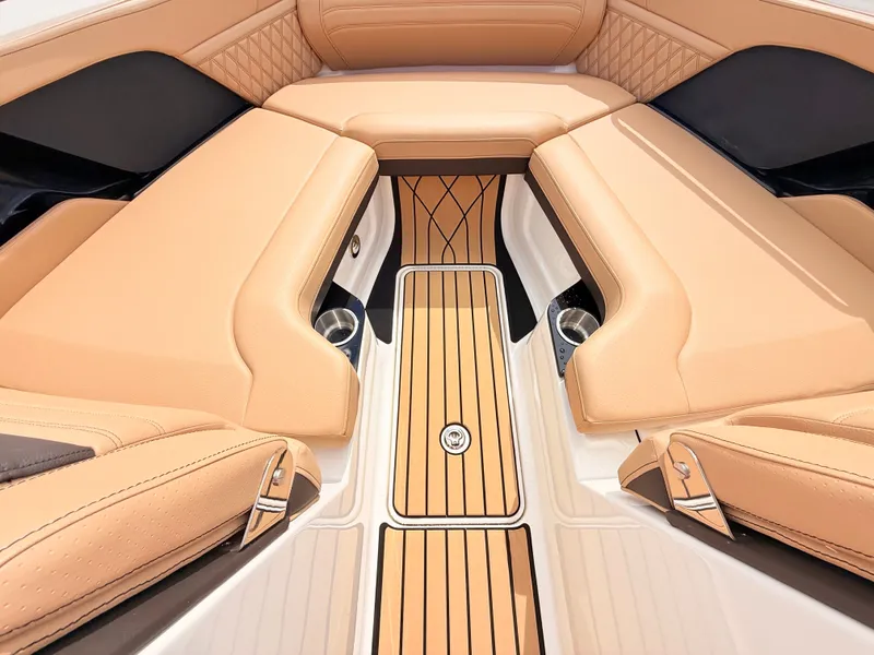 Slide: The Image of Sea Ray SLX 260 Outboard 2027 - 58