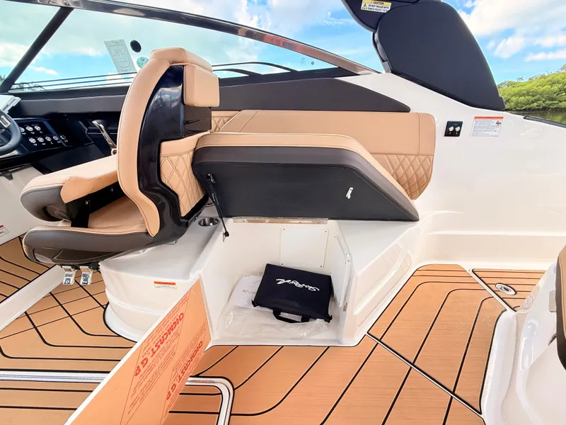 Slide: The Image of Sea Ray SLX 260 Outboard 2027 - 42