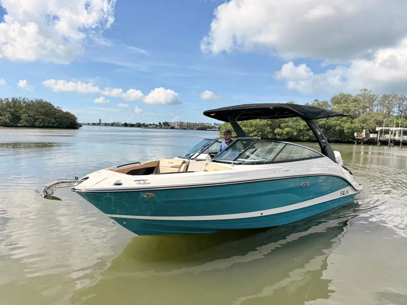 Slide: The Image of Sea Ray SLX 260 Outboard 2027 - 17