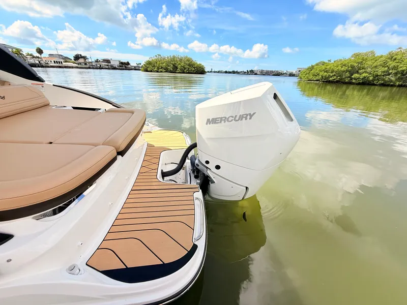Slide: The Image of Sea Ray SLX 260 Outboard 2027 - 22