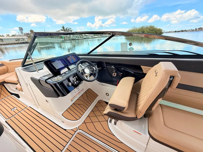 Slide: The Image of Sea Ray SLX 260 Outboard 2027 - 43