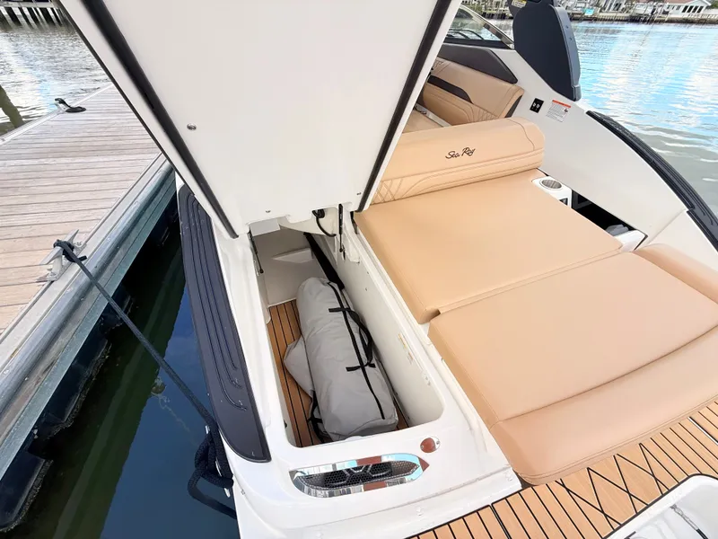 Slide: The Image of Sea Ray SLX 260 Outboard 2027 - 25