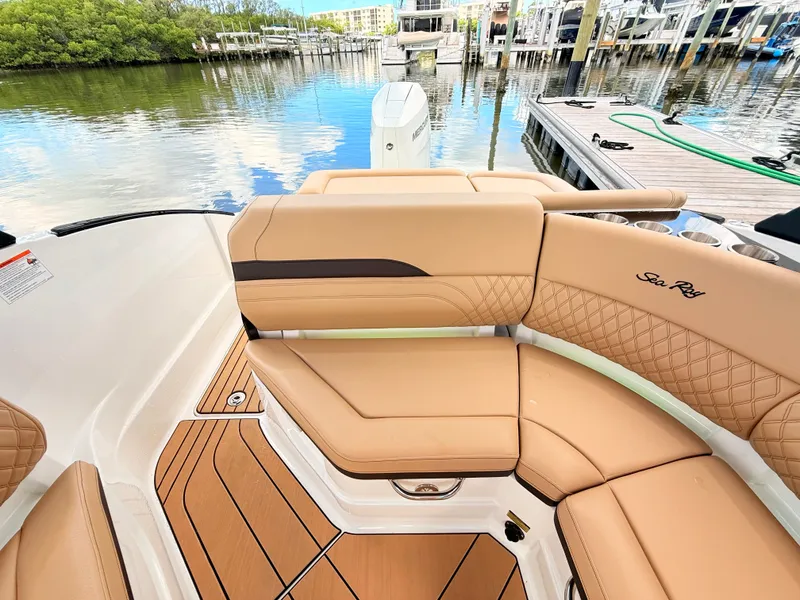 Slide: The Image of Sea Ray SLX 260 Outboard 2027 - 38