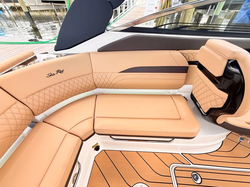 Slide: The Image of Sea Ray SLX 260 Outboard 2027 - 39