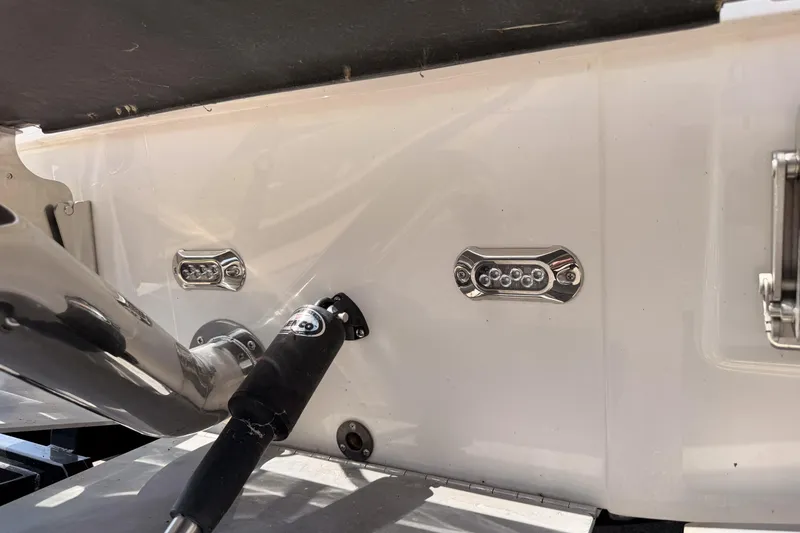 Slide: The Image of 2019 Moomba Makai boat transom with stainless steel fittings and hydraulic components. - 19