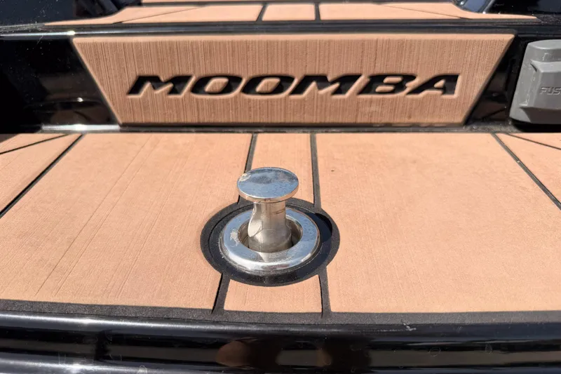 Slide: The Image of 2019 Moomba Makai boat deck with logo and metal cleat. - 18