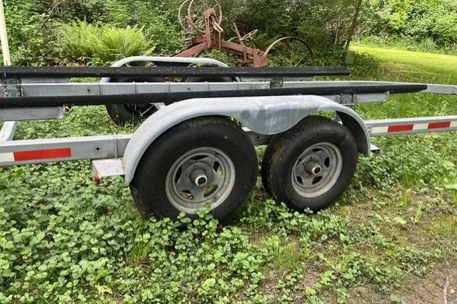 Slide: The Image of Trailer for 2008 Ranger 2510 Bay Ranger on grassy area. - 14