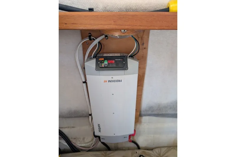Slide: The Image of Electrical system in 2008 Ranger 2510 Bay Ranger boat, featuring Xantrex Freedom HF inverter. - 25