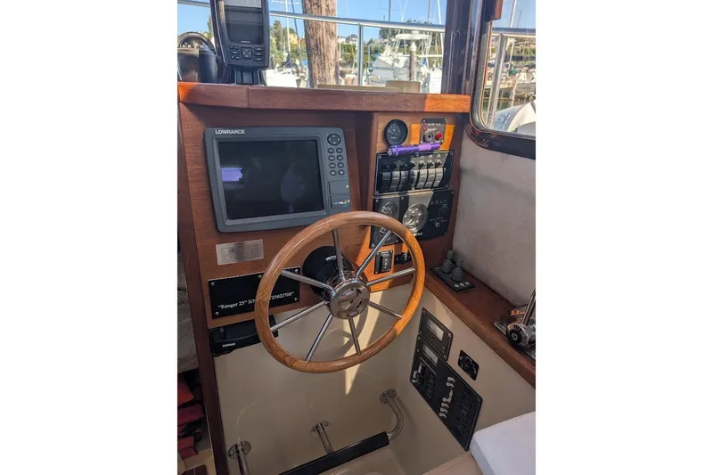 Slide: The Image of 2008 Ranger 2510 Bay Ranger boat dashboard with steering wheel and navigation equipment. - 28