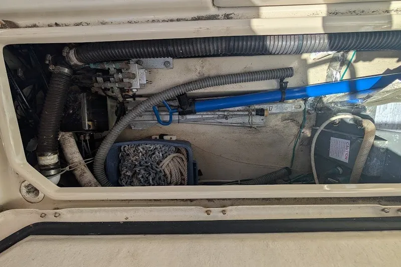 Slide: The Image of 2008 Ranger 2510 Bay Ranger boat compartment with hoses, ropes, and equipment. - 45