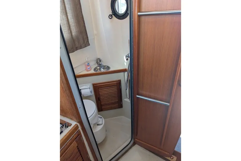 Slide: The Image of 2008 Ranger 2510 Bay Ranger boat bathroom with sink and toilet. - 39