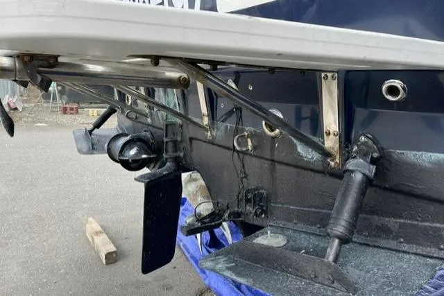 Slide: The Image of 2008 Ranger 2510 Bay Ranger boat transom. - 10