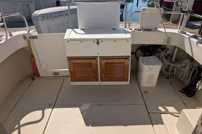 Slide: The Image of 2008 Ranger 2510 Bay Ranger boat interior with storage and equipment. - 22