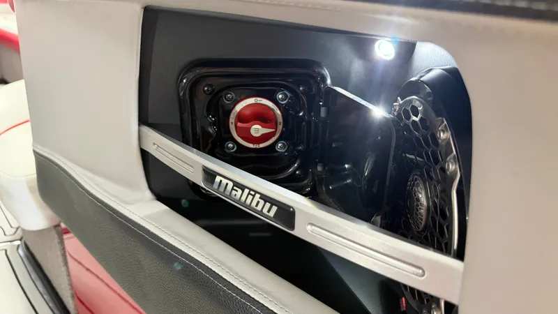 Slide: The Image of Malibu Wakesetter 23 LSV 2015 - 82