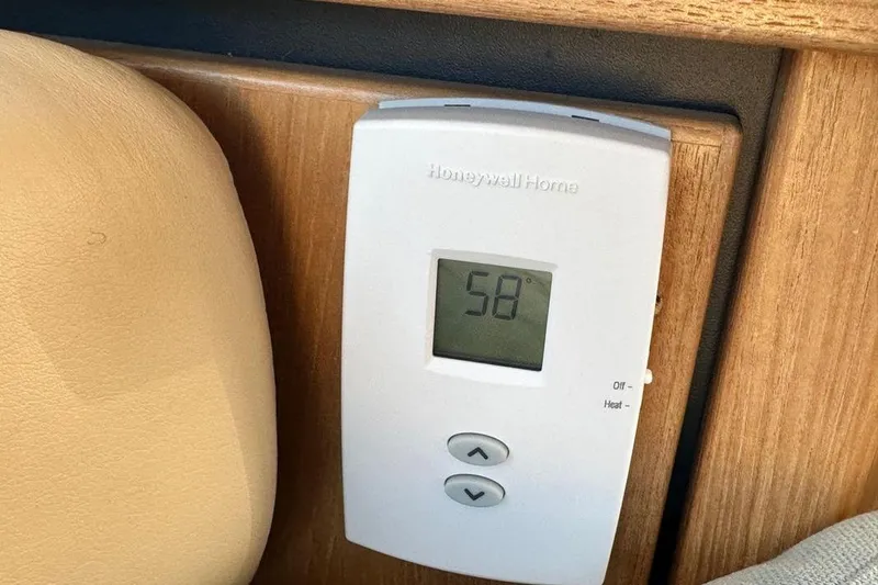 Slide: The Image of Thermostat set to 58°F on 2000 Bayliner 4087 Aft Cabin Motoryacht interior. - 30