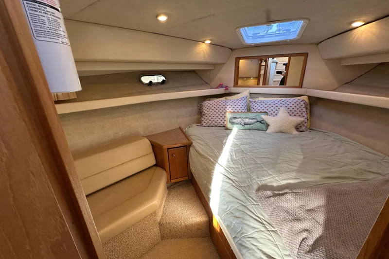 Slide: The Image of Cozy cabin interior of 2000 Bayliner 4087 Aft Cabin Motoryacht with bed and seating. - 32
