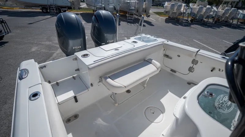 Slide: The Image of The image shows the stern of a 2020 Sea Hunt Gamefish 25 boat with two outboard motors. - 28