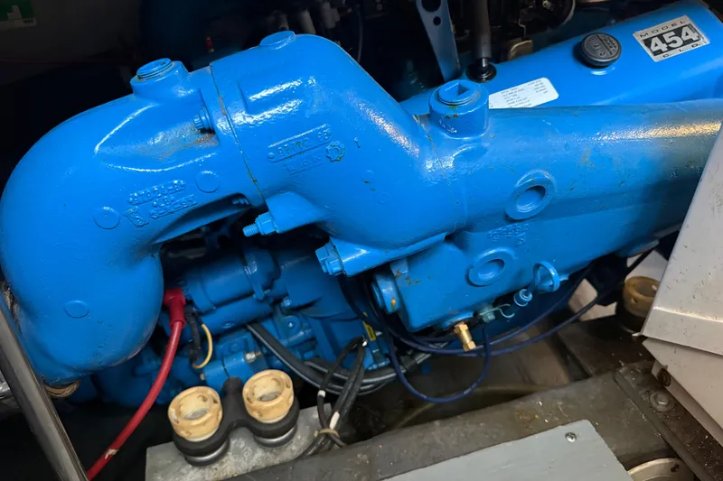 Slide: The Image of Engine compartment of a 1992 Carver 33 Aft Cabin Motor Yacht, featuring a blue engine. - 50
