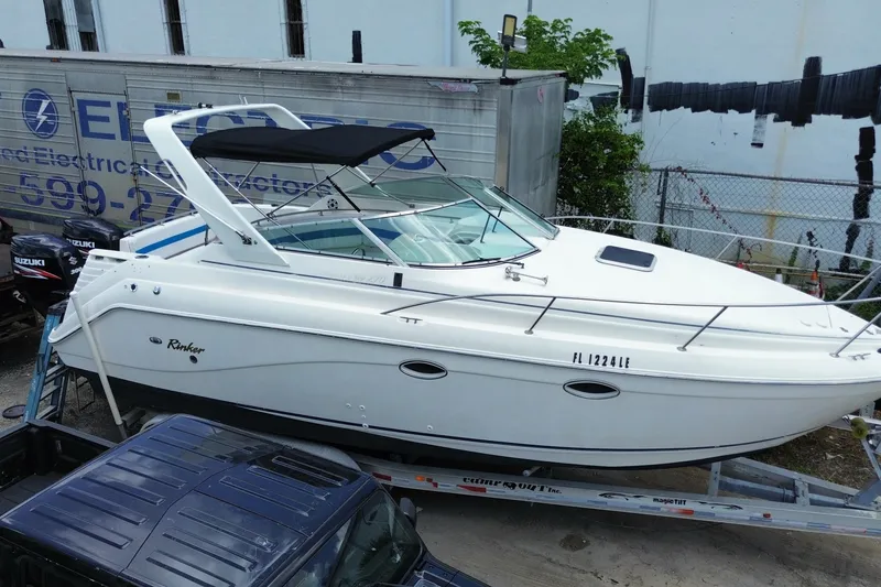 The Image of Rinker 280 Express Cruiser 2000 - undefined