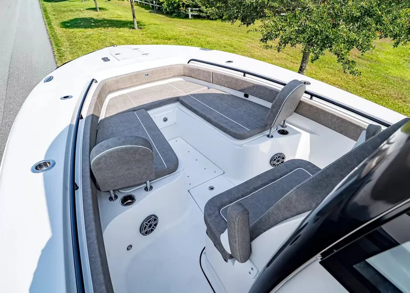 Slide: The Image of The image shows the bow area of a Sea Hunt Ultra 285 SE boat with gray upholstery. - 24